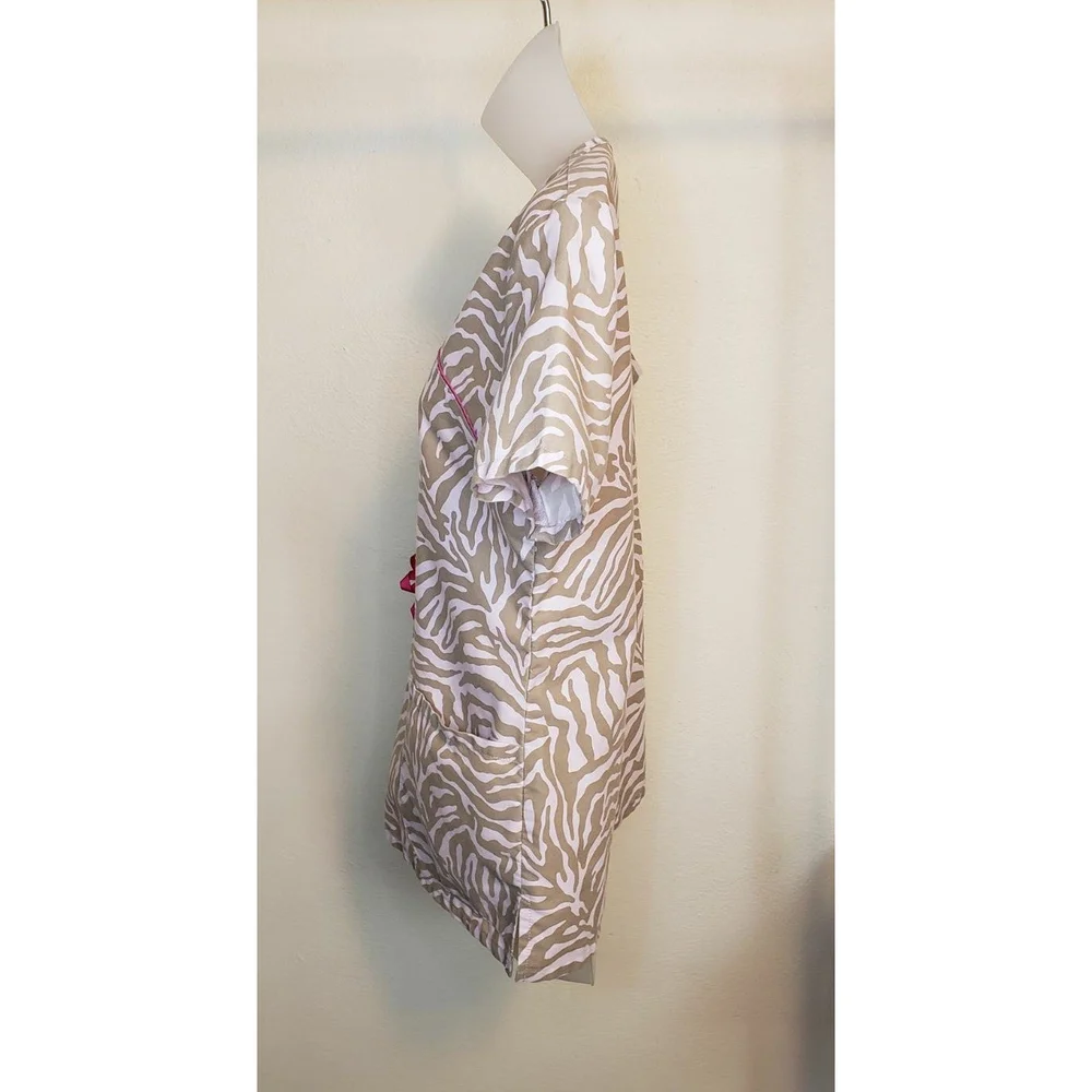 Betty Boop Scrub Top - Picture 2 of 12